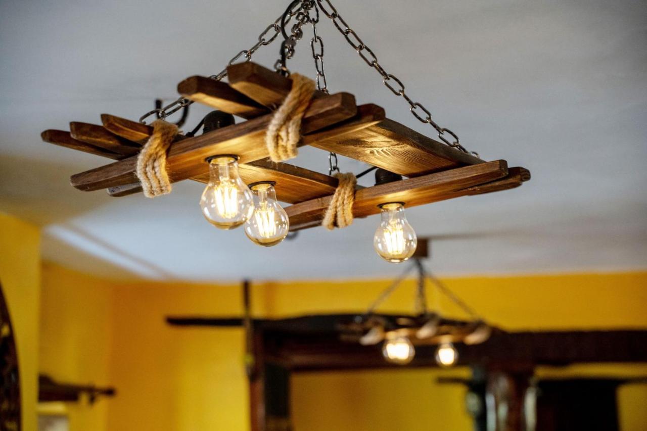 Rising Sun Pub, Restaurant And Rooms Lacock Zewnętrze zdjęcie